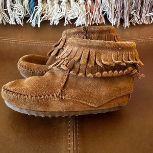Minnetonka Brown Suede Fringe Moccasins